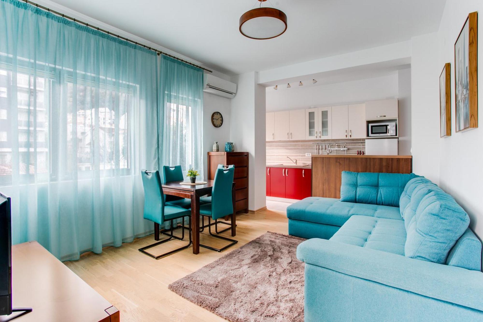 Lora 13.jula, 15 Apartment Budva